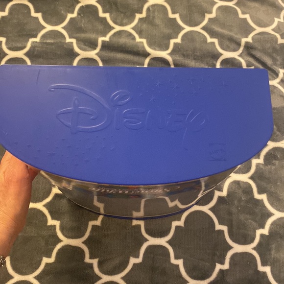 NRFB Disney’s Snow White Holiday Princess 3rd in a Special Edition series doll - Picture 11 of 13